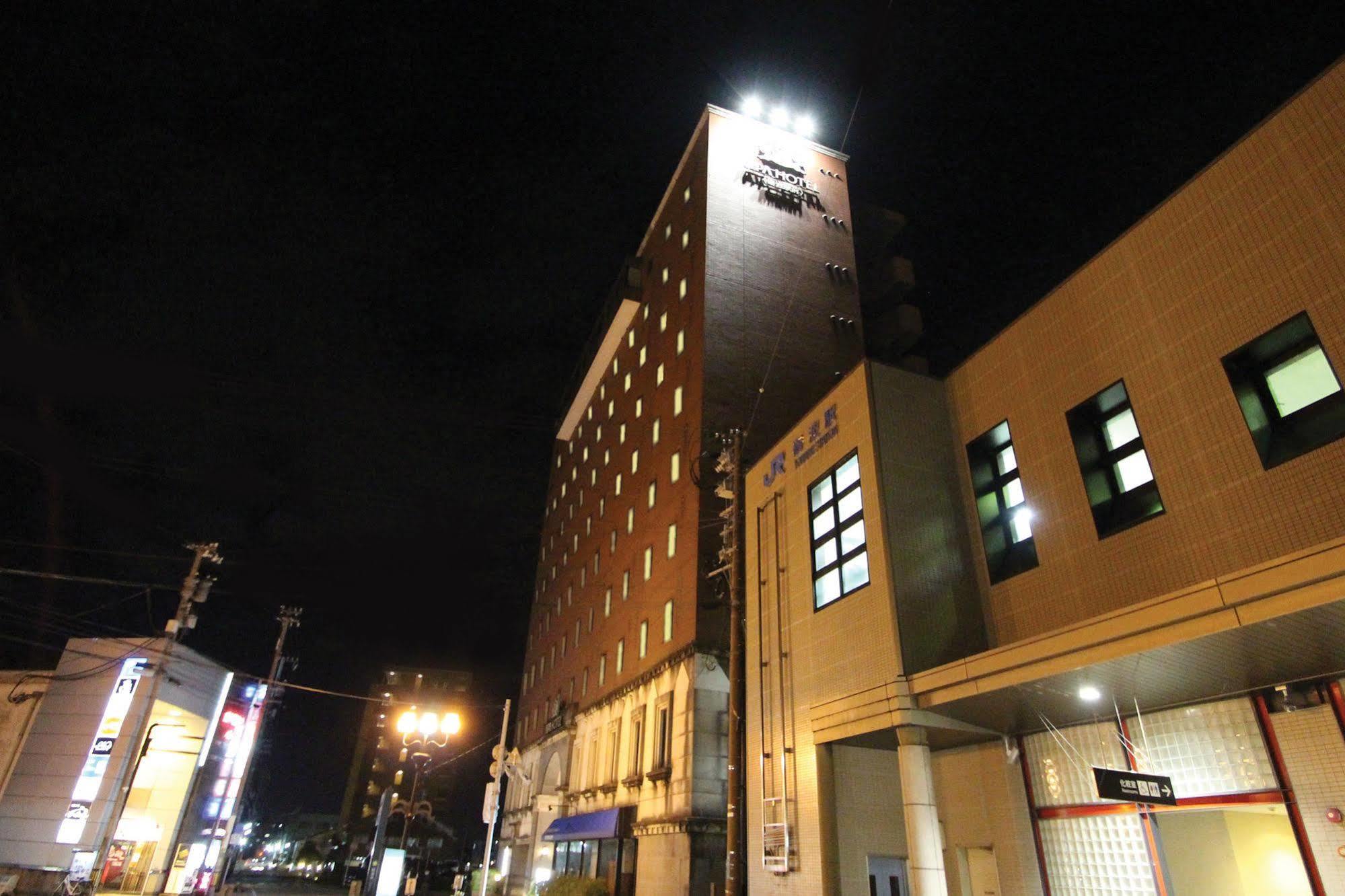Apa Hotel Tonami Ekimae Exterior foto