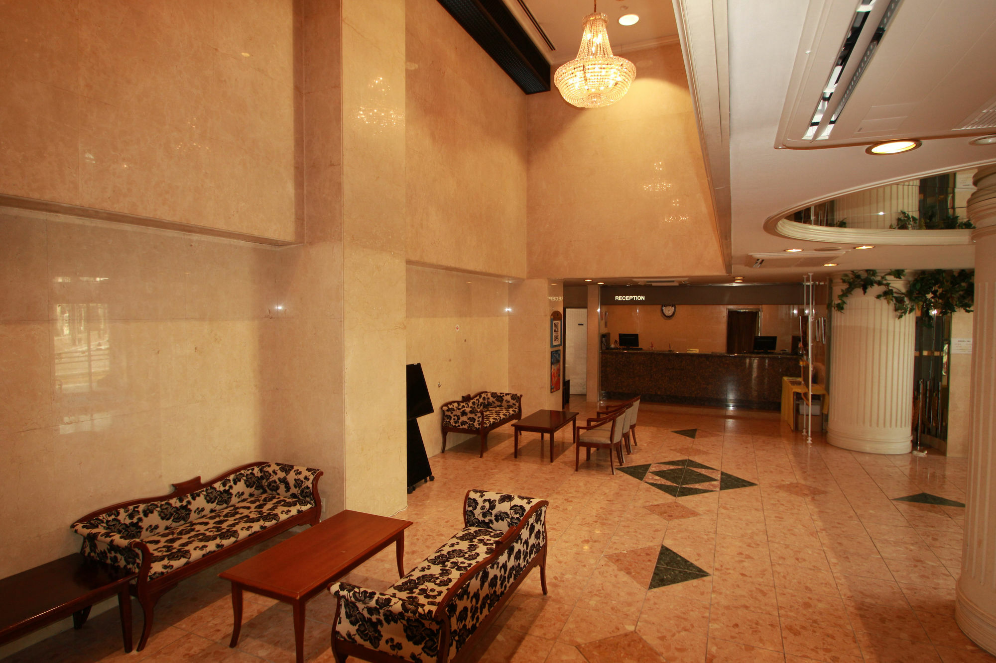 Apa Hotel Tonami Ekimae Exterior foto